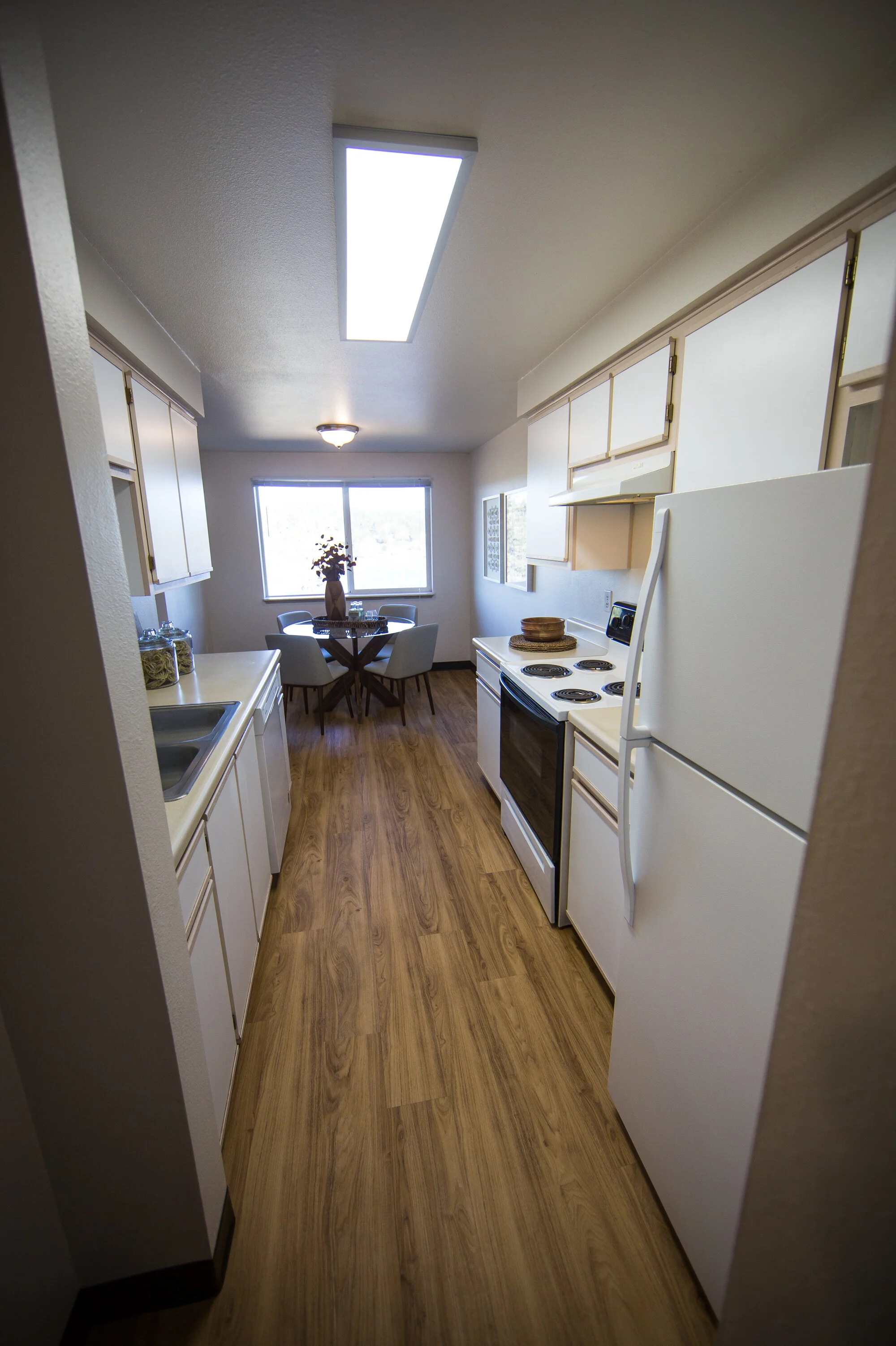 Kitchen — Lakepointe 12