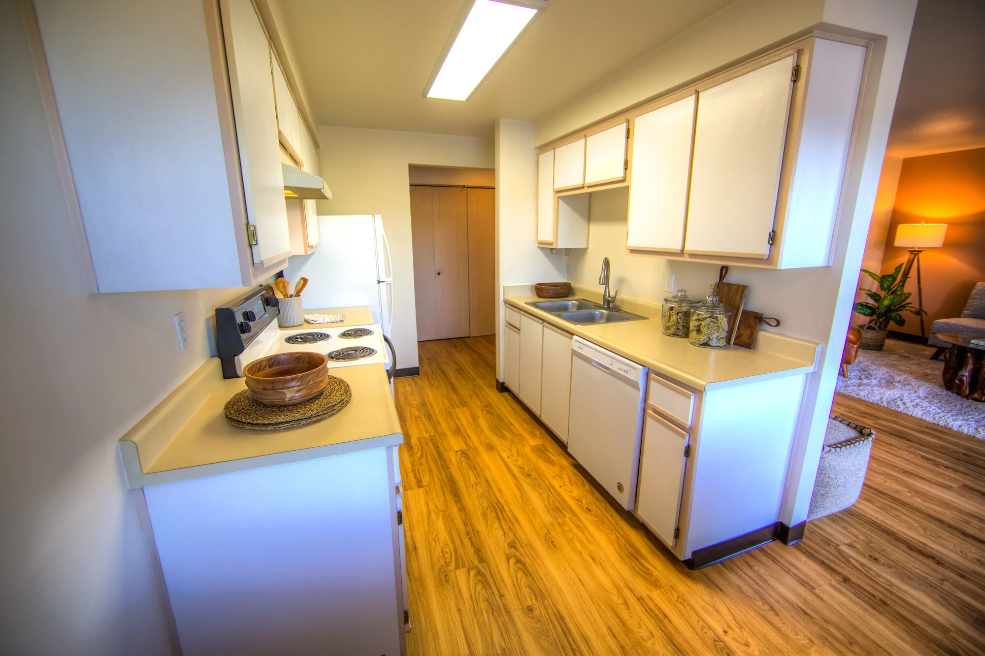 Kitchen — Lakepointe 48